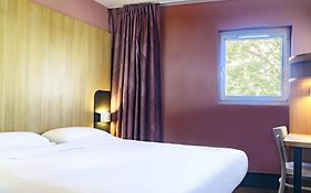B&B HOTEL Nîmes Centre Arènes