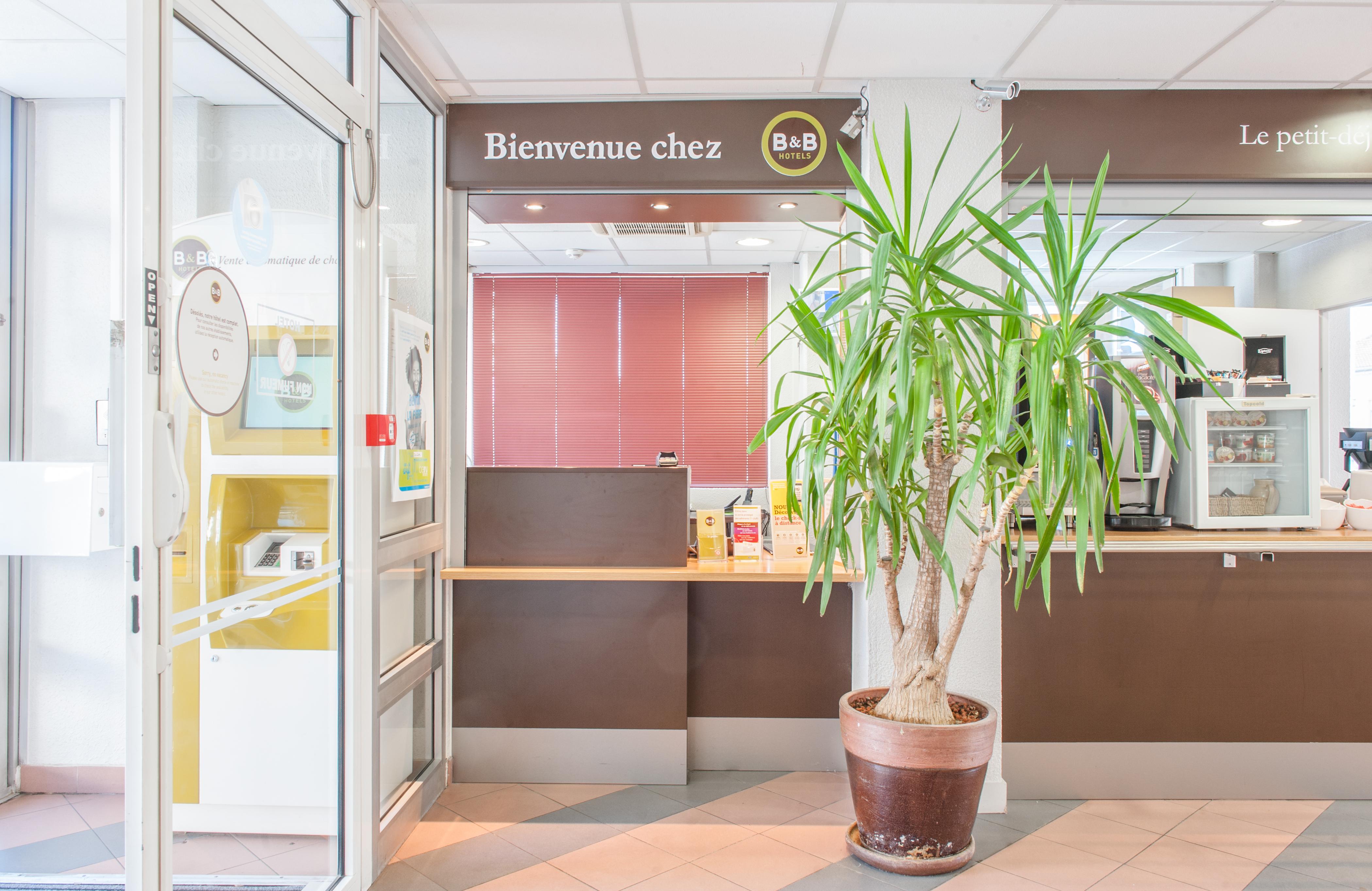 B&B HOTEL Nîmes Centre Arènes Esterno foto